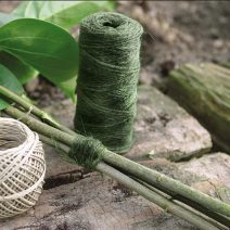 Kötözők, madzagok, drótok.